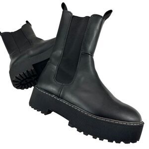 Divided by H&M Women’s Platform Chelsea Boots